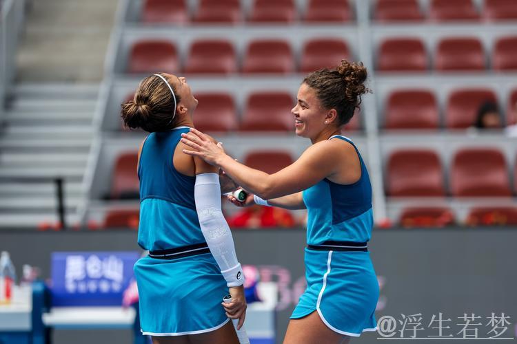 埃拉尼与保利尼成功挺进女双决赛