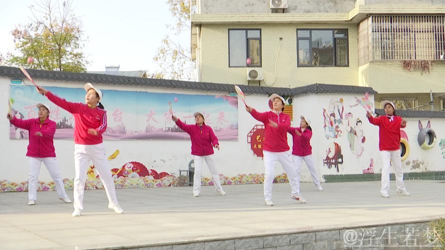 荆楚热潮涌动 万人共舞柔力球