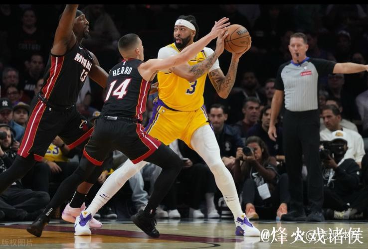 詹姆斯29分难救主,浓眉低迷仅8分,热火41分狂胜湖人创历史 詹姆斯29分难救主,浓眉低迷仅8分,热火41分狂胜湖人创历史